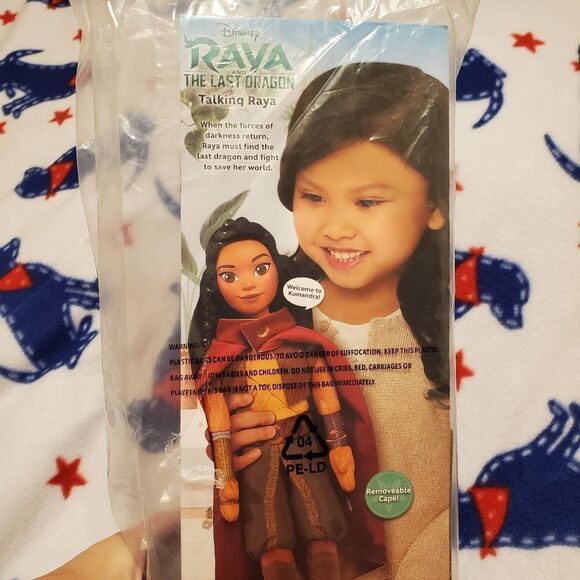 Raya 14-Inch Interactive Plush with Removable Cape **NWT** - Picture 2 of 5